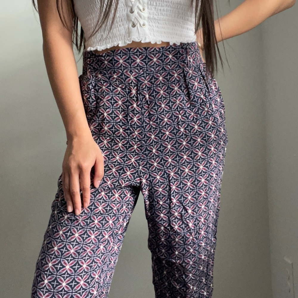 Hollister Pattern Capri Pants